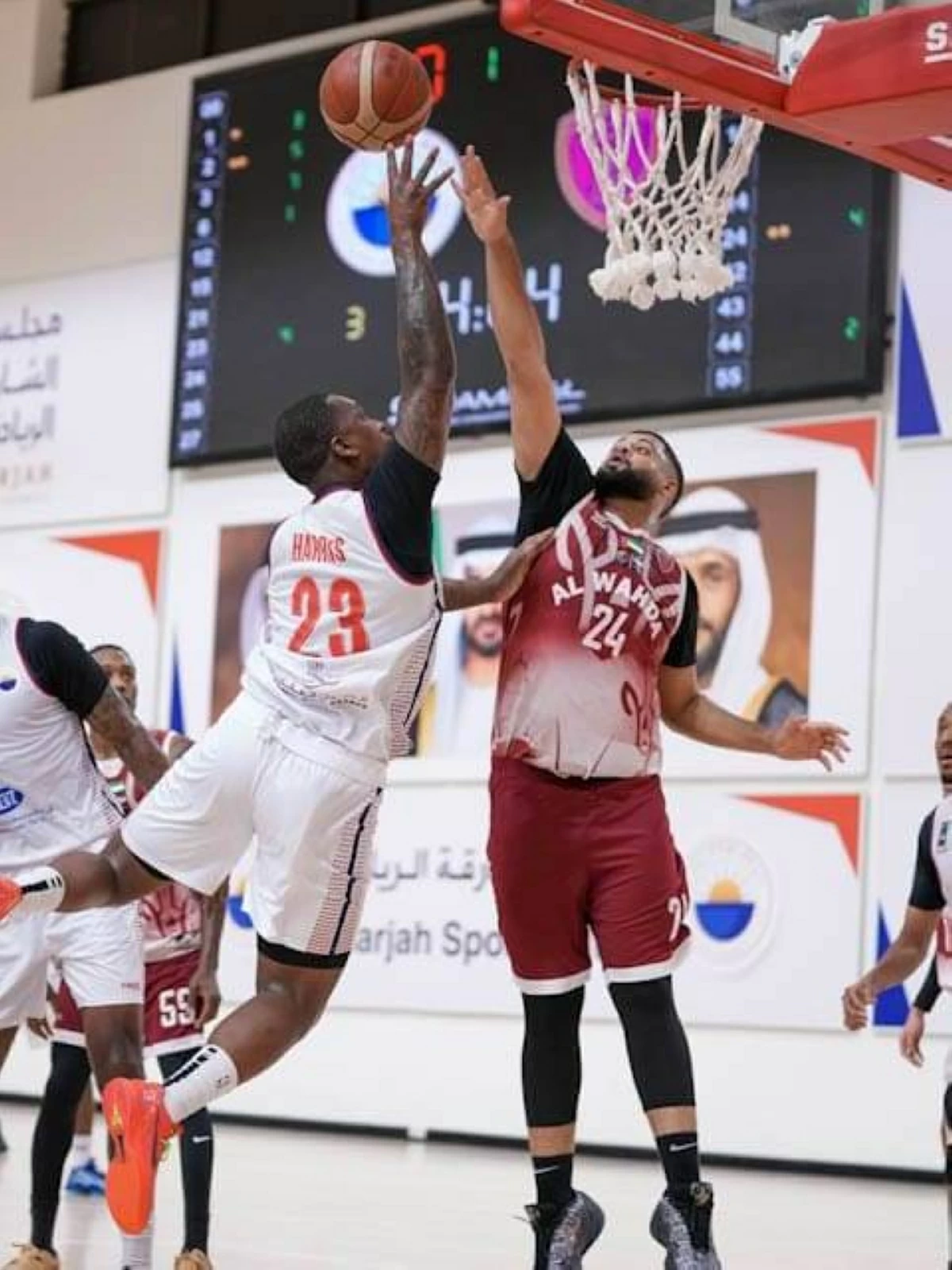 الشارقة والوصل يعبران الوحدة والبطائح في دوري السلة
