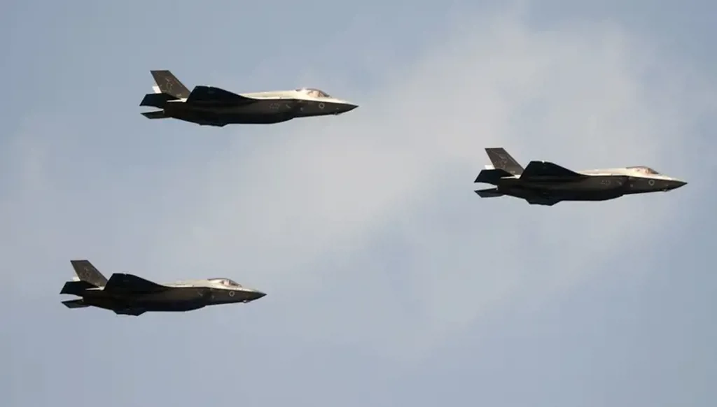 Israeli fighter jets near Iran border in simulated attack, American sources say