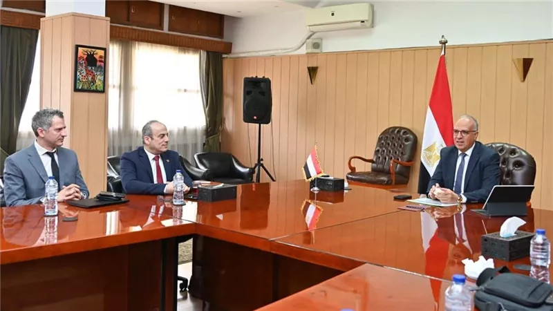 وزير الري تنفيذ أنشطة لمواجهة ندرة المياه وتحسين الإنتاج الزراعي بمحافظتي قنا وكفر الشيخ