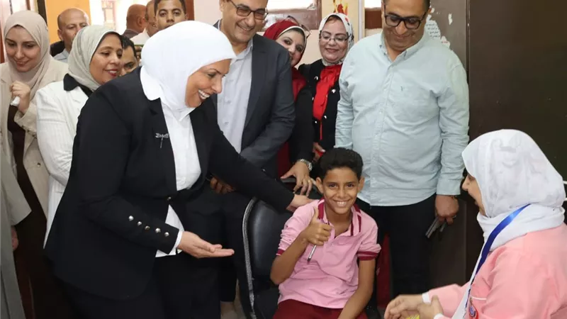 بتكليف من محافظ القليوبية.. السكرتير العام تفتتح حملة التطعيم ضد الحصبة والحصبة الألمانية