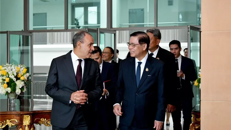 نائب رئيس الوزراء ووزير الخارجية التايلندي يعقد غداء عمل على شرف وزير الخارجية مع قيادات كبرى الشركات التايلاندية