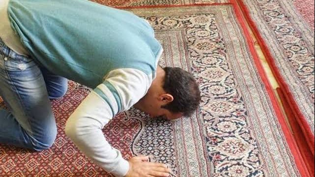 دعاء الصالحين في قيام الليل.. 8 كلمات عظيمة يكشفها علي جمعة