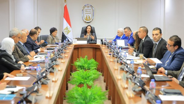 وزيرة التضامن تترأس أول اجتماع لصندوق رعاية المسنين وتعلن الانتقال لمرحلة التنفيذ وتفعيل الخط الساخن 19280