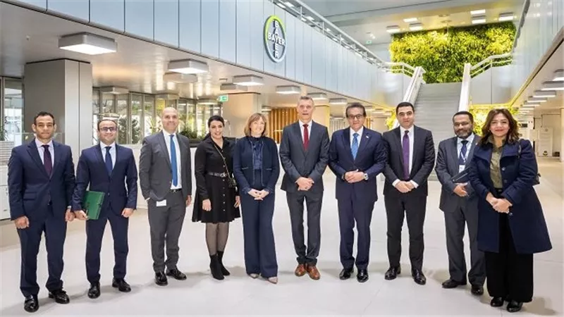 وزير الصحة يزور مقر «باير» الألمانية لبحث تعزيز التعاون الصحي وتوطين الصناعة على هامش قمة برلين
