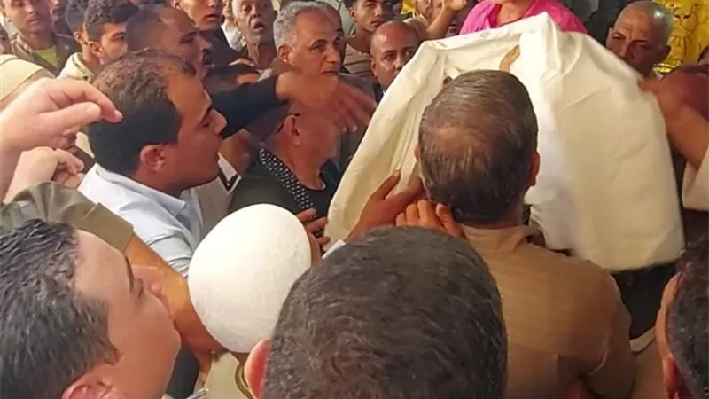 الكفن ينهي الخلاف بين عائلتي دعبس والمريجي بقرية الدير في طوخ.. صلح بعد واقعة أودت بحياة شخص