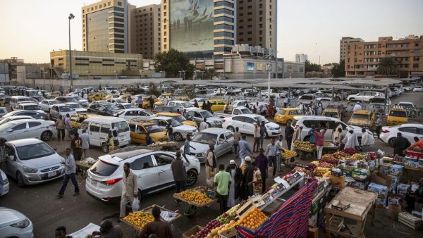 السودان يضع قواعد جديدة لاستيراد السيارات ويحدد عمر المركبات والغرامات