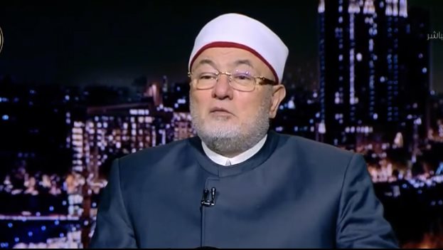 من سجود الملائكة لآدم إلى سجود النجم والشجر.. خالد الجندي يشرح بلاغة القرآن