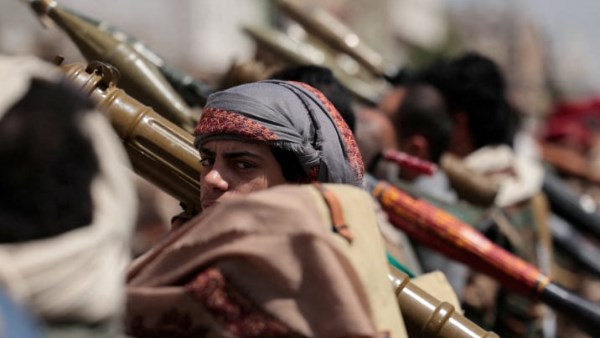 5 قتـ.لى و16 جريحا في هجوم صاروخي للحوثي علي المجمع الرئاسي باليمن