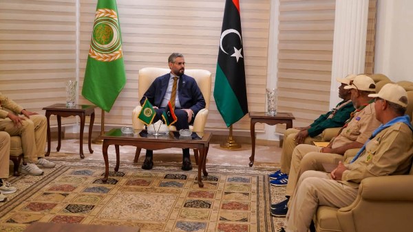 سفير ليبيا بالقاهرة يلتقي وفد فوج الجديد الكشفي من سبها
