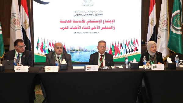 أزمات وأوجاع الأمة.. اتحاد الأطباء العرب يوسع دعمه للقطاعات الصحية المتضررة