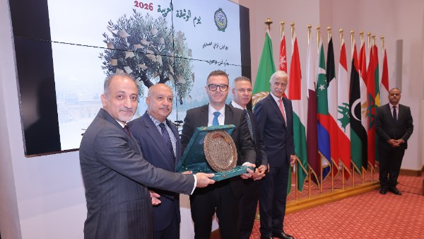 تكريم الجامعة العربية ودياب اللوح تقديرا لجهودهما في دعم القضية الفلسطينية