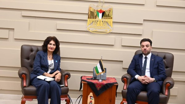 سفارة فلسطين بالقاهرة تبحث مع الأونروا تعزيز التعاون المشترك