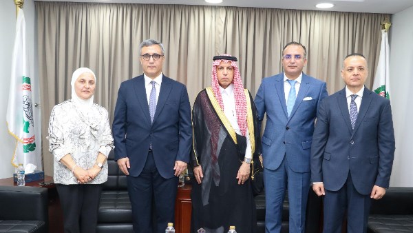 سفير الجزائر لرئيس البرلمان العربي: اختياركم يعكس مكانة المملكة