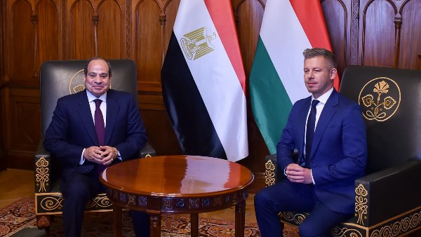 السيسي من بودابست: حل الدولتين السبيل لتحقيق السلام ونرفض تهجير الفلسطينيين