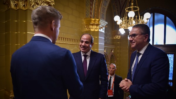 السيسي يوجه دعوة لقيادات المجر لزيارة القاهرة ويشيد بتجربة ماكس هرتس باشا