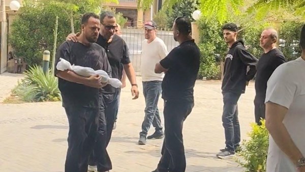 حسن أبو الروس وأحمد فهمي يحرصان على حضور جنازة حفيد ماجد المصري