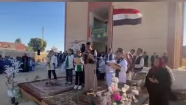 مشهد يعكس الأصالة.. طلاب بالفرافرة يقدمون عروضًا تراثية في الطابور الصباحي