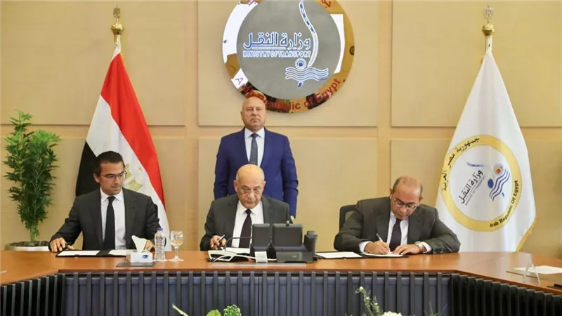 كامل الوزير يشهد توقيع مذكرة تفاهم لإنشاء مركز لوجستي عالمي بميناء الدخيلة لتعزيز التوزيع وإعادة التصدير
