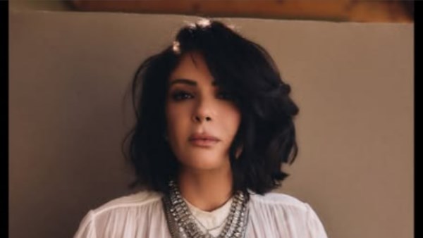 سعر خيالي لـ فستان منى زكي المثير في فعاليات مهرجان الجونة السينمائي.. شاهد