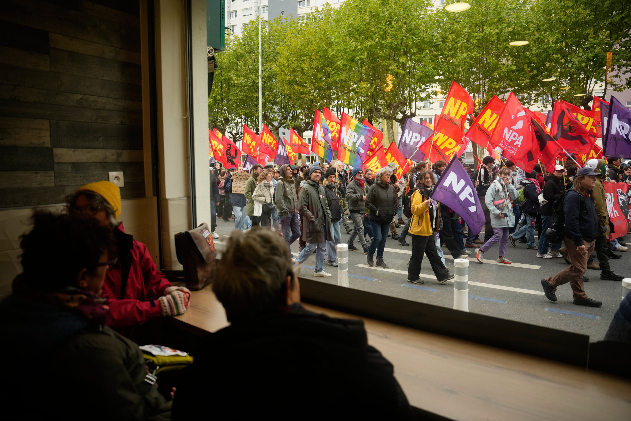 Police fire tear gas as new French demonstrations kick off