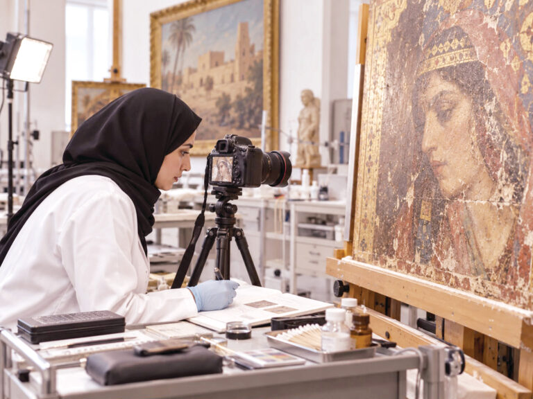 ذاكرة اللون.. أمانة المُرمم وأثر الزمن