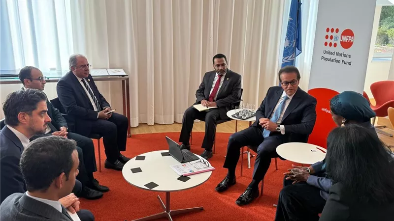 وزير الصحة يبحث مع المديرة التنفيذية لصندوق الأمم المتحدة للسكان تعزيز التعاون في الصحة الإنجابية وتنظيم الأسرة على هامش القمة العالمية للصحة ببرلين