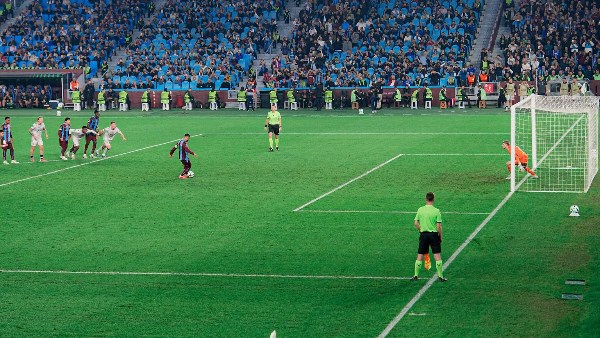 محمد صلاح يسجل ويصنع.. طرابزون سبور يهزم هارتس الاسكتلندي 2-0 بدوري المؤتمر الأوروبي