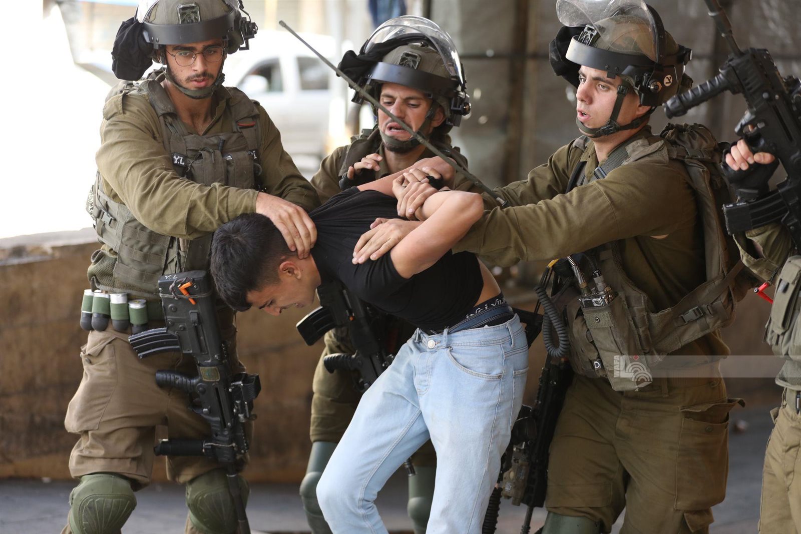 إصابة 3 فلسطينيين برصاص الاحتلال الإسرائيلي واعتقال 4 آخرين في الضفة الغربية