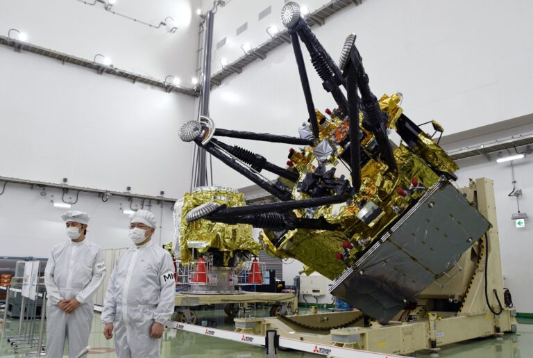 Japan launches spacecraft to mysterious moons of Mars