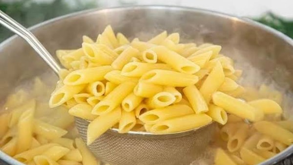 ماء سلق المكرونة كنز لا تتخلصي منه .. 5 استخدامات مذهلة لا تعرفيها