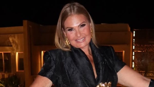 غير تقليدي.. يسرا تخطف الانظار بظهورها في مهرجان الجونة | شاهد