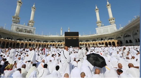 أعظم لذات الدنيا وأطيب ما فيها .. خطيب المسجد الحرام: لا تحرم نفسك منها