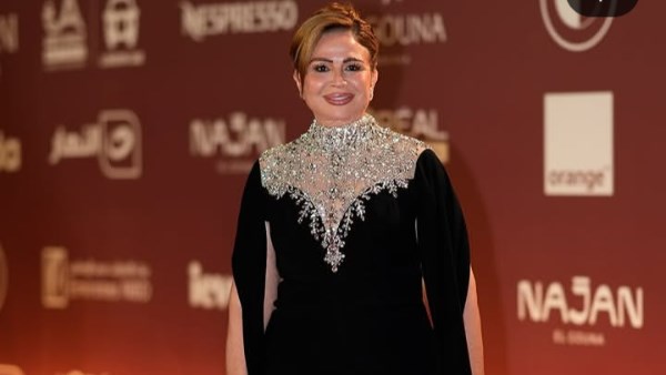 بإطلالة لافتة.. إلهام شاهين تتألق في مهرجان الجونة السينمائي
