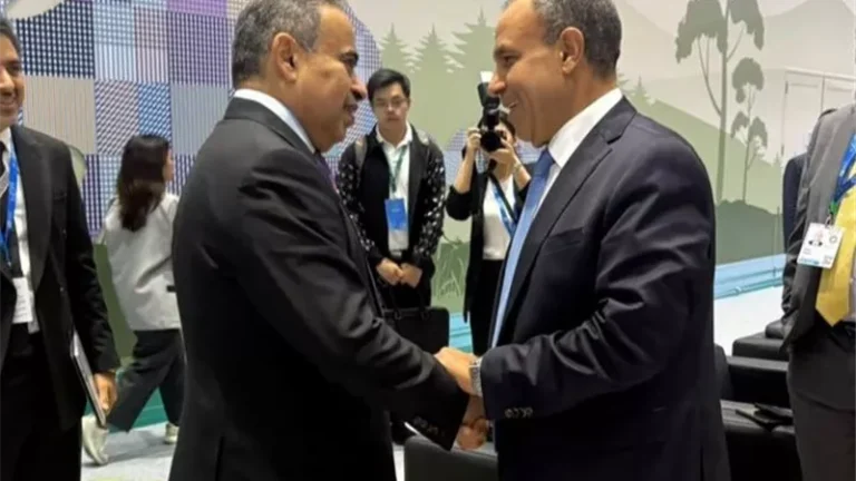 وزير الخارجية يلتقي وزير المالية القطري … ويبحثان تعزيز التعاون الاقتصادي والاستثماري