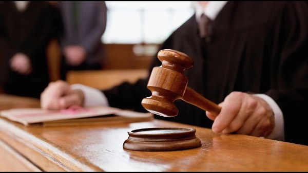 حبس متهم بإدارة صفحة بمواقع التواصل الاجتماعي للترويج لبيع الأسلحة البيضاء.. وهذه عقوبته