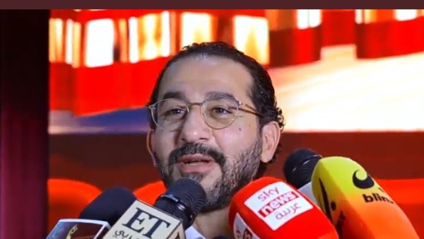 «بيمشي في دمي».. أحمد حلمي يكشف تفاصيل عودته لخشبة المسرح