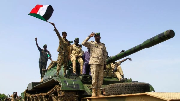 الجيش السوداني يشن هجوما بالمسيرات الإستراتيجية على مواقع الدعم السريع غربي الأبيض