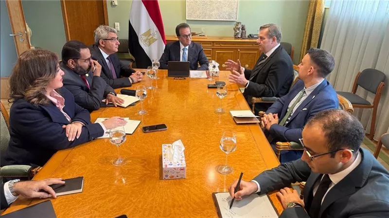 وزير الصحة يبحث مع ممثلي التحالف الألماني للصحة تعزيز التعاون المشترك وتوسيع مجالات الشراكة على هامش قمة الصحة العالمية ببرلين