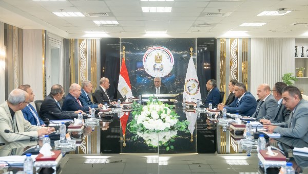 بتوجيهات الرئيس السيسي.. وزير الإنتاج الحربي يتابع مشروعات «حياة كريمة» ويشدد على سرعة إنجازها