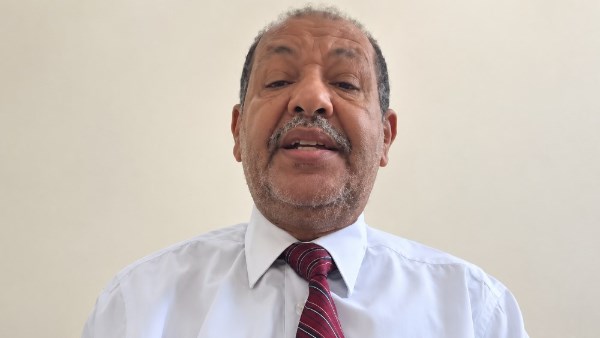 مستشار وزير الإعلام اليمني: هناك تقدم في معركة فجر اليمن والميليشيا تتكبد خسائر فادحة