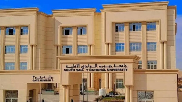 مهددون بالتحويل.. حسين هريدي يطالب بحل أزمة طلاب جامعة جنوب الوادي الأهلية