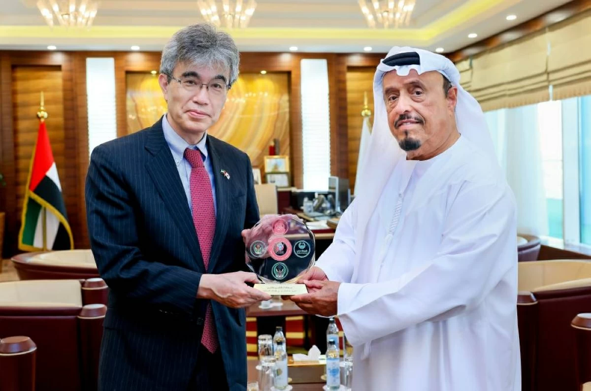 ضاحي خلفان يبحث مع القنصل الياباني القضايا الأمنية المشتركة