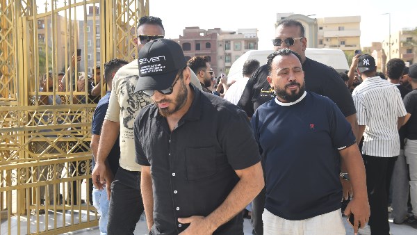 تامر حسني ينعى ضحايا حادث كنيسة الكرك ويوجه رسالة للشعب الأردني