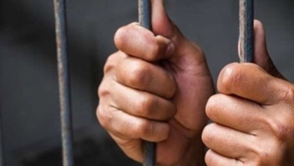 حبس شخص بالجيزة لترويجه لبيع المخدرات على الفيسبوك.. وهذه عقوبته