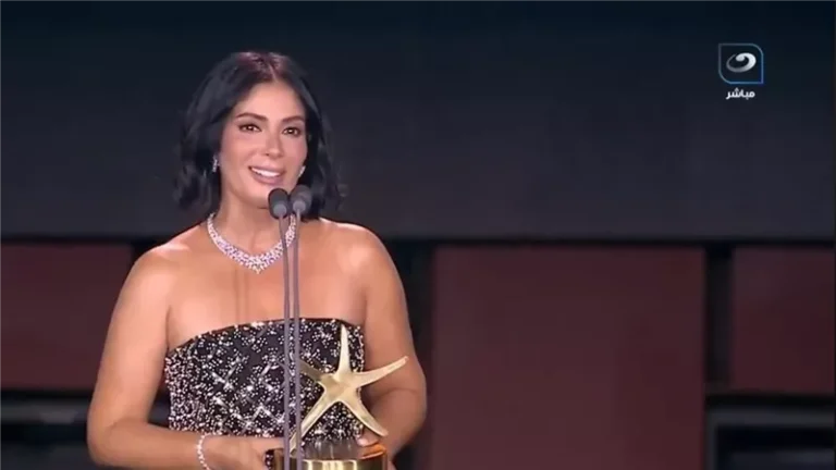 منى زكي وياسمينا العبد في افتتاح الدورة التاسعة لمهرجان الجونة السينمائي