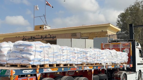 الهلال الأحمر: 280 شاحنة دقيق وسلال غذائية في إطار حملة سنابل العطاء