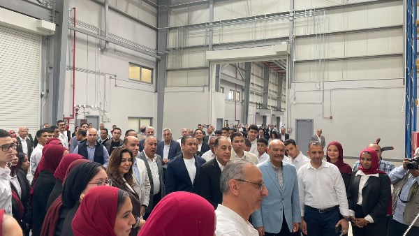 رئيس الوزراء يصطحب طلاب الجامعات بالسويس لزيادة وعي الشباب بما يجري على أرض محافظتهم.. صور