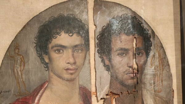 السياحة والآثار تعلن تفاصيل الكشف عن  بورتريه الأخوين النادر بالمتحف المصري