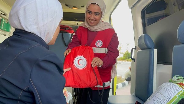 الهلال الأحمر المصري يستقبل الدفعة الـ 93 من الجرحى والمرضى الفلسطينيين