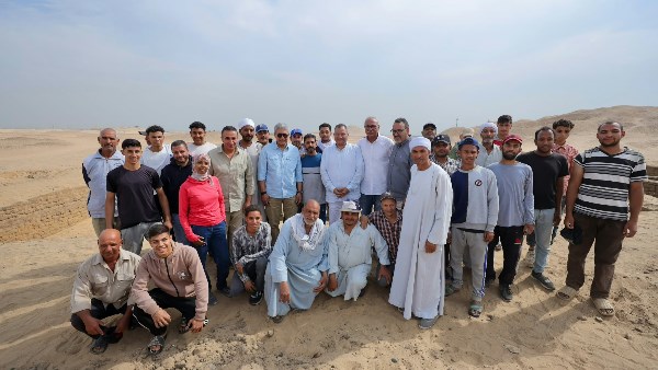 وزير السياحة والآثار يتفقد أعمال التدريب بمدرسة الحفائر للمبتدئين بمنطقة آثار سقارة